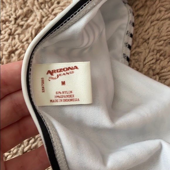 Bikini! - Picture 4 of 4